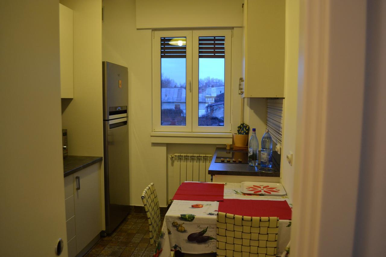 Ferienwohnung Victoria Plaza Two Bdr Apt Bukarest Exterior foto