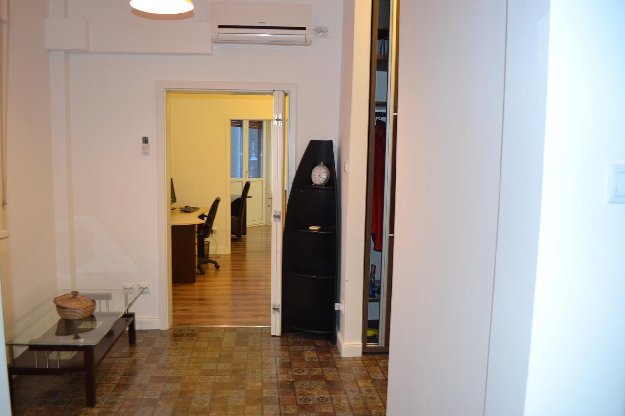 Ferienwohnung Victoria Plaza Two Bdr Apt Bukarest Exterior foto