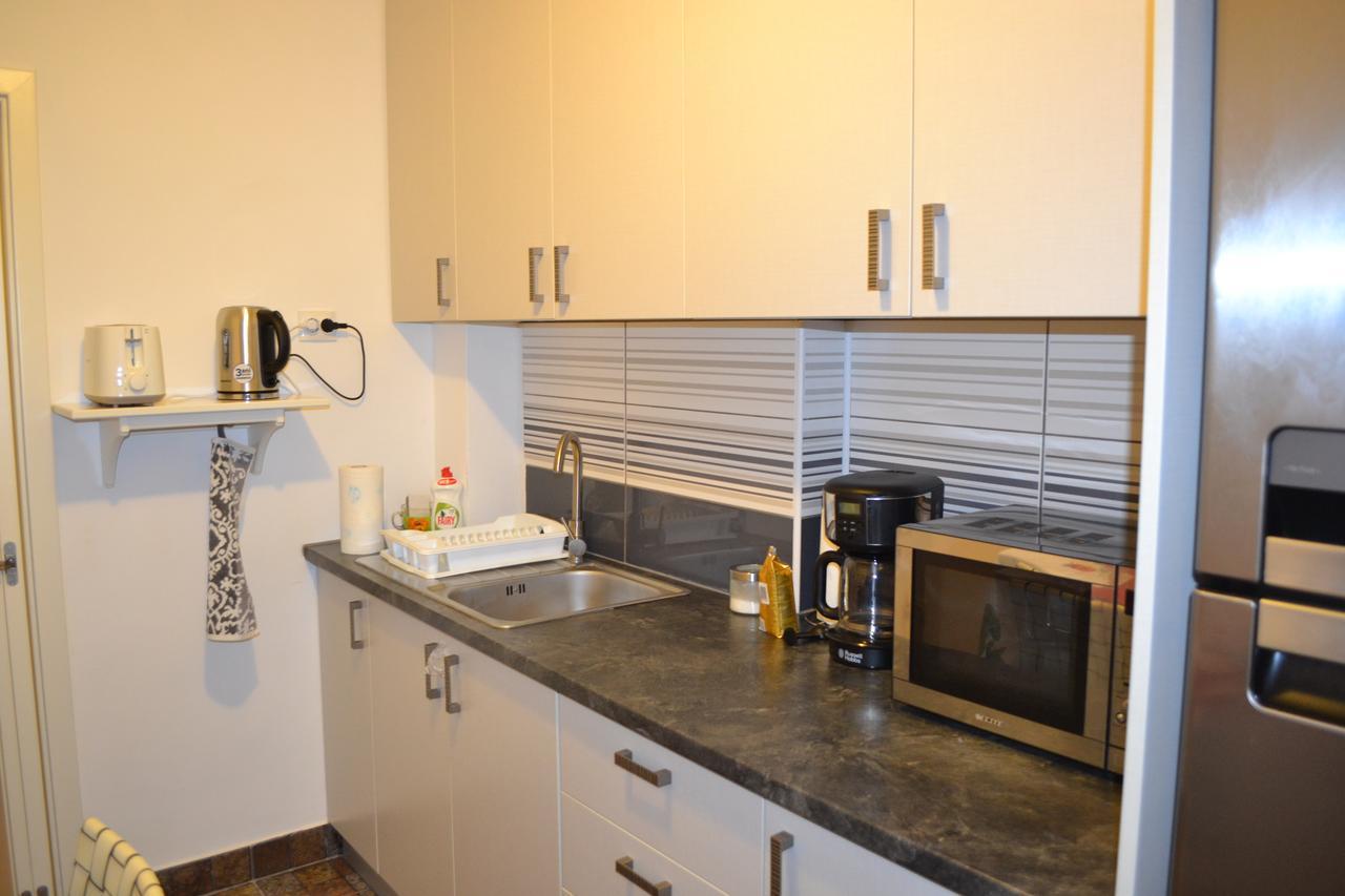 Ferienwohnung Victoria Plaza Two Bdr Apt Bukarest Exterior foto